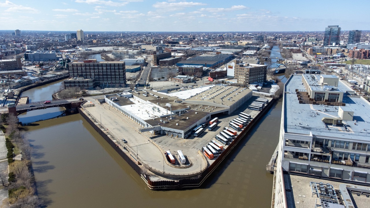Goose Island aerial on the North Branch of the Chicago River, Curaleaf Weed Street dispensary sits on the Lincoln Park side